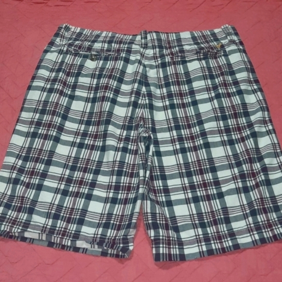 Men's plaid shorts by American Eagle Outffiters. Sz. 36 - Picture 2 of 4